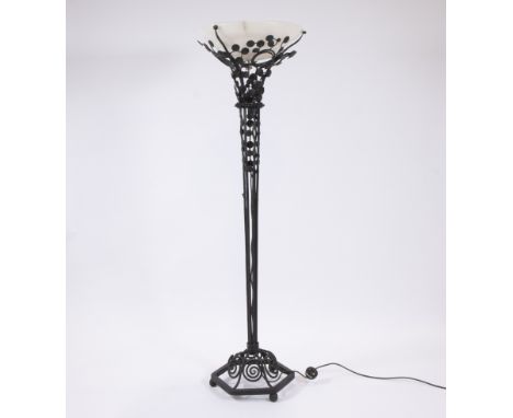 Art Deco floor lamp in wrought iron with alabaster coupeArt Deco staanlamp in smeedijzer met albasten coupeH 180 cm crack in 