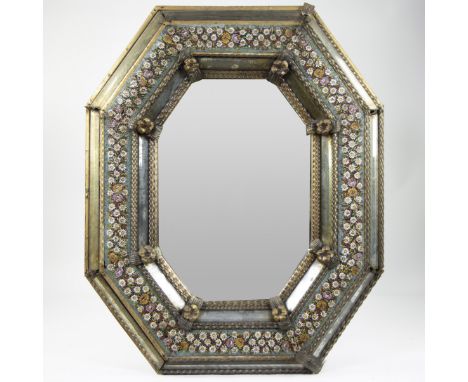Venetian octagonal mirror with decoration of flowers in enamel and glass, 19th centuryVenetiaanse octagonale spiegel met deco