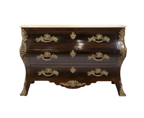 Dresser with 3 drawers in mahogany style Louis XV, marble top and bronze fittingsCommode met 3 laden in mahonie stijl Lodewij