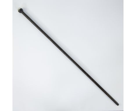 Walking stick with silver-plated knob with sign of the LodgeWandelstok met verzilverde knop met teken van de LogeL 86.5 cm