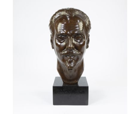 Jan ANTEUNIS (1896-1973), patinated bronze male head, signed and dated 1945Jan ANTEUNIS (1896-1973), gepatineerd bronzen mann