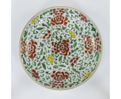 Chinese famille verte porcelain plate with peonies decoration, Kangxi 1680 - 1700Chinees famille verte porseleinen bord met p