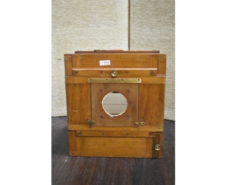 A large mahogany cased Tailboard camera Condition Report glass plate at rear is 9.5 x 11.75in or 24 x 30cm