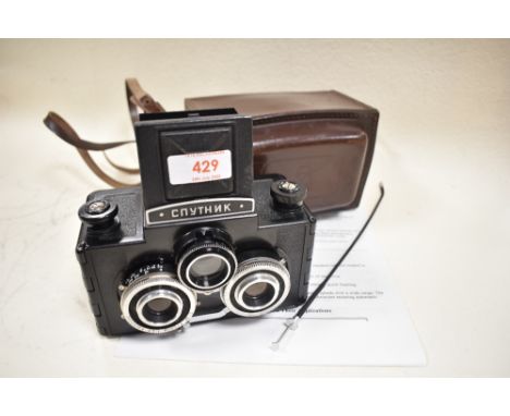 A Gomz Sputnik bakelite stereo camera in original case