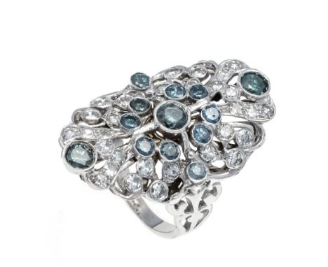 Brillant-Ring WG 585/000 mit 13 Brillanten, zus. 0,80 ct Fancy-Oceanblue/PI1-PI3 und 30 Achtkant-Diamanten, zus. 1,30 ct W/SI