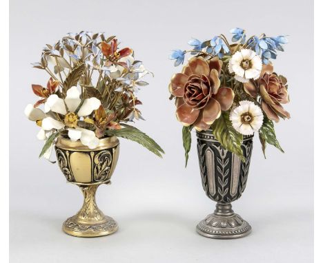 2 Zierblumensträuße, 20. Jh., jeweils unter dem Väschen bez. ''Le bouquet royal britannique, Igor Carl Fabergé'', H. 17 cm