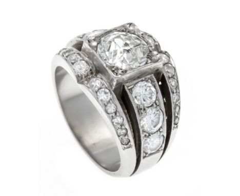 Altschliff-Diamant-Ring Platin mit einem Altschliff-Diamanten 1,50 ct l.get.W/PI1 und 30 Altschliff-Diamanten, zus. 2,0 ct Fe