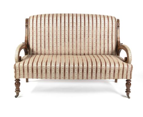 Gründerzeit-Sofa um 1880, Nussbaum massiv, passend zu Lot 5515, 102 x 140 x 80 cm.- Das Möbel kann nicht in unseren Räumen be