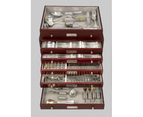 Besteck für zwölf Personen, Deutsch, 20. Jh., MZ: M. H. Wilkens &amp; Söhne, Bremen-Hemelingen, Silber 800/000, Modell  Chipp
