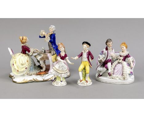 Vier Figuren, Thüringen , 20. Jh.,  elegantes Paar auf dem Sofa, H. 15 cm, elegantes Musikpaar am Flügel, auf ovalem Sockel, 