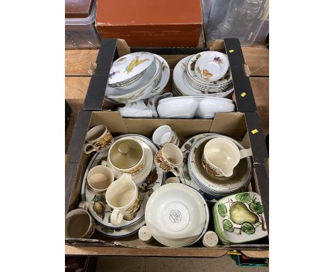 Two boxes of Evesham ware and Palissy china