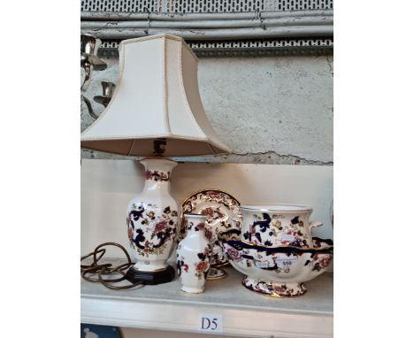 Mason's Mandalay including large bowl appx 27cm diameter, lamp with shade etcAll in good condition overall, lamp has plug cut