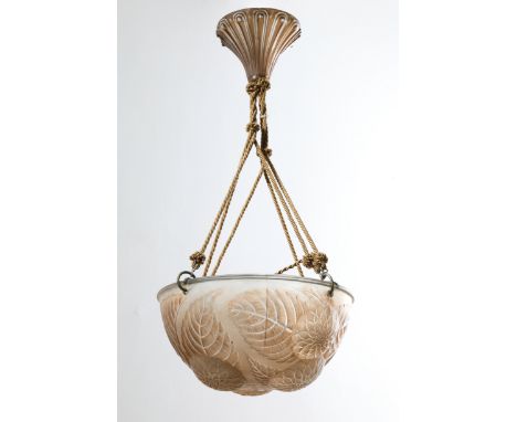 René Lalique, Ceiling lamp DahliasRené Lalique, Wingen-sur-ModerDesign  1921Hängeleuchte Dahlias. Entwurf 1921. Ausführung 19
