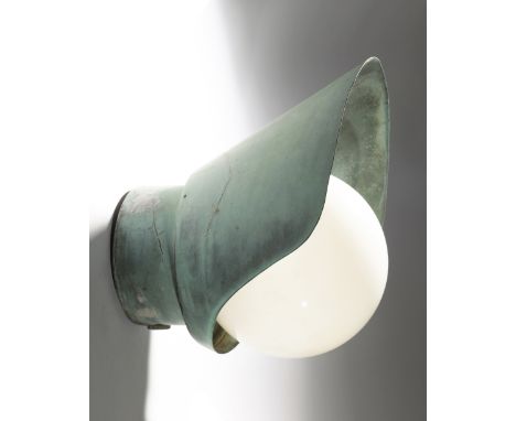 Paavo Tynell, Idman, outdoor Wall Lamp Model 7309Paavo&nbsp;TynellIdman OyAußenwandleuchte Modell 7309. Kupferblech, Aluguss,