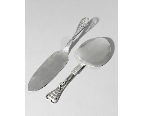 2 Georg Jensen Silver Cutlery Serving Pieces No. 42 and No. 71Georg JensenGeorg Jensen, KopenhagenDesign 19182 Vorlegeteile N