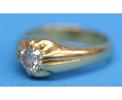 An 18 ct gold Gentleman's diamond solitaire signet ring, round brilliant cut, 0.75 ct, Si 2, j colour, ring size R.