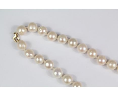 Fresh Water Pearl Necklaces: A single strand fresh water pearl necklace on 9ct gold clasp, pearls approx 10 mm, approx 45 cms