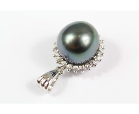A 14ct White Gold Diamond and Black Pearl Pendant, approx 3.4 gms