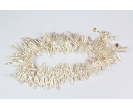 Fresh Water Pearls: a coral effect single-strand pearl necklace, 9ct gold clasp, approx 48 cms