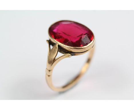 Antique 18ct Rose Gold Red Stone Ring, the stone approx 14 x 10 mm, size K, approx 3.5 gms.