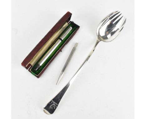 A George III silver serving fork by Thomas Wallis II, London 1801, in the Old English pattern, 30 cm long, 132 grams, togethe