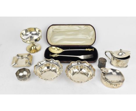 A small collection of silver, to include a pair of George V silver bonbon dishes by Joseph Gloster, Birmingham 1921, 10.5 cm 