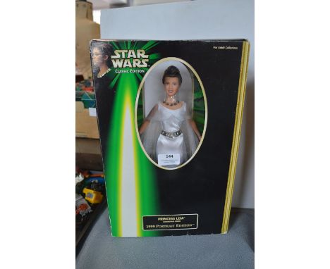 Star Wars Princess Leia 1999 Portrait Edition Boxed Figure 