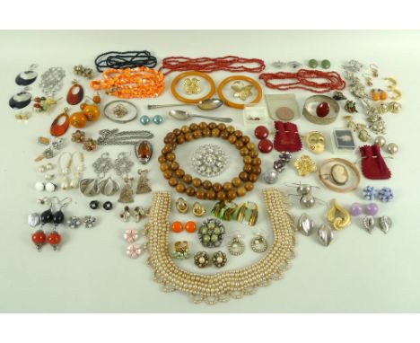 A collection of costume jewellery, comprising a 9ct gold bangle, 3.2gm, a silver bangle, and a number of brooches, necklaces 