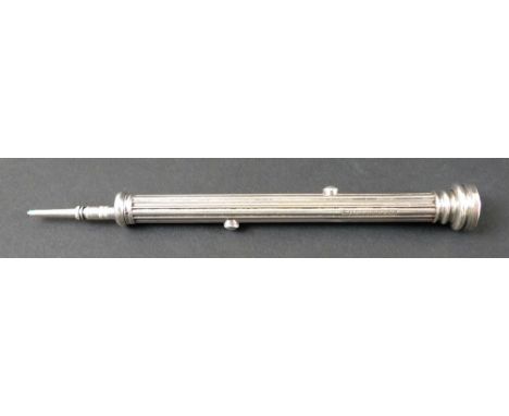 A Sampson Mordan and Co silver propelling pencil and dip pen combined, unengraved bloodstone seal top, ribbed body, London 18