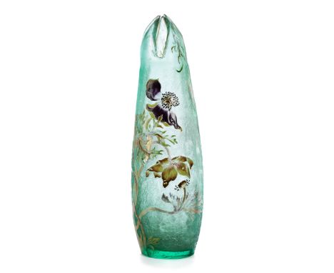 Émile Gallé,1846 – 1904GROSSE VASE MIT ANEMONENHöhe: 46 cm. Durchmesser: 13,3 cm.Geätzte Signatur am Boden „Gallé / deposé / 