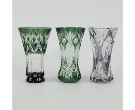 Val Saint Lambert set of 3 crystal vases green and light mauve cutVal Saint Lambert lot van 3 kristallen vaasjes groen en lic
