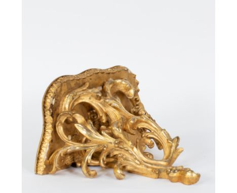 Gilded wooden wall console circa 1900Vergulde houten muurconsule circa 190038 x 22 x 24 cm