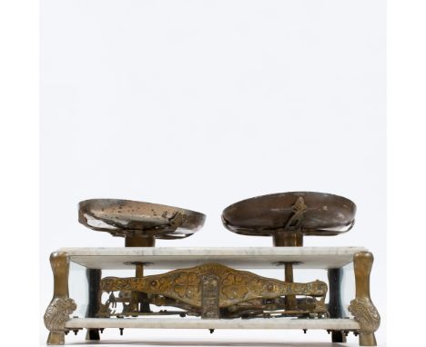 Large Argentinian marble double pan scale, TREBOL, comprising marble top and base, glass case, bronze legs and removable bras