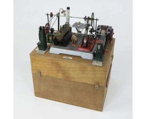 Steam engine 1950s, working condition with wooden storage caseStoommachine jaren '50, werkende staat met houten opbergkist45 