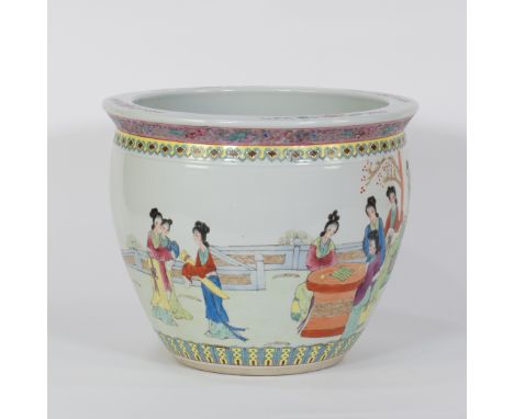 Chinese cache pot with fine famille rose painting, circa 1960Chinese cache-pot met fijne famille rose beschildering, circa 19