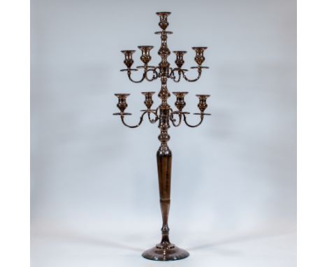 Large silver-plated candlestick with 3 levels, 20th centuryGrote verzilverde kandelaar met 3 niveau's, 20e eeuw190 cm