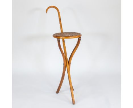 Victorian folding Thonet bentwood walking stick stool, Vienna. ca. 1880Victoriaanse opvouwbare Thonet wandelstokkruk van gebo