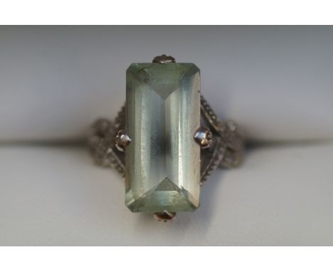 9ct white gold ring set with large stone &amp; diamonds Size O 