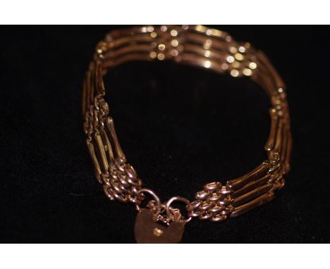 9ct Gold gate bracelet Weight 15g
