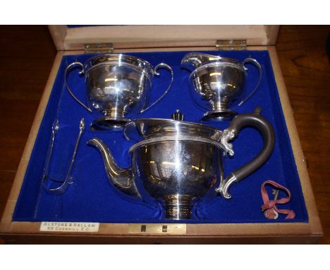 Silver Batchelors tea service c1911, Full London hallmark in plush fitted wooden case with key. Weight 707g