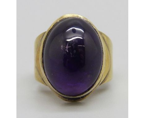 A silver gilt cabochon amethyst ring, M 