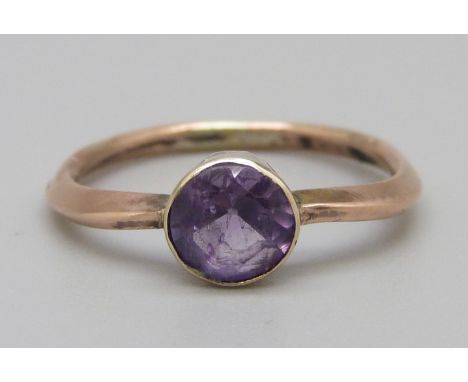 A 9ct gold and amethyst ring, 1.9g, N, a/f 