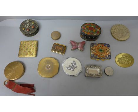 Assorted compacts and trinket boxes 