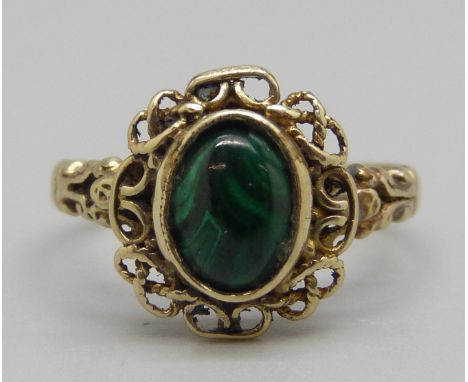 A 9ct gold and malachite ring, N, 2.4g 
