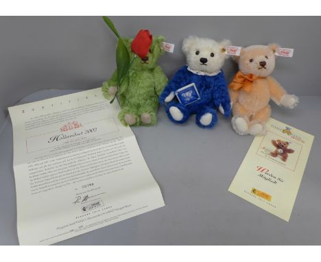 A set of three Steiff bears, Holland set 2002, boxed 