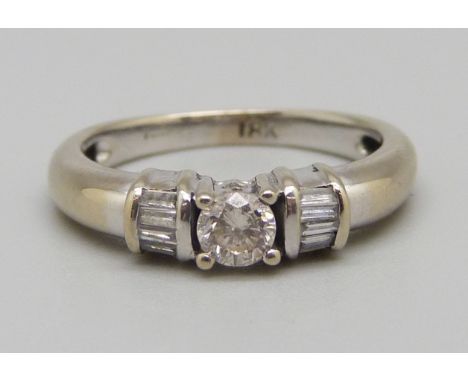 An 18ct white gold and diamond Art Deco ring, 4g, M 