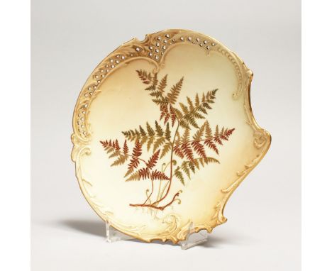 A ROYAL WORCESTER CREAM WARE FERN DISH. Pattern No. 1426 8.5ins diameter.
