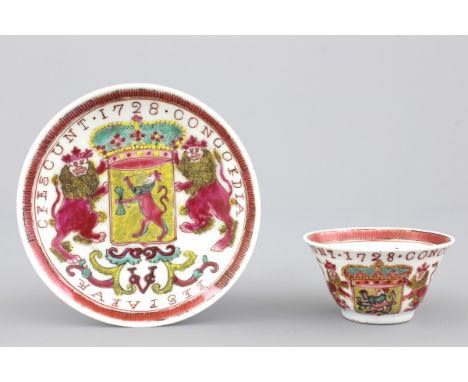 A Chinese porcelain famille rose armorial cup and saucer with VOC coat of arms, dated 1728 Dia: 10,5 cm (the saucer), H: 4 cm