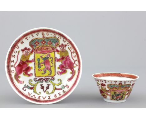 A Chinese porcelain famille rose armorial cup and saucer with VOC coat of arms, dated 1728 Dia: 10,5 cm (the saucer), H: 4 cm