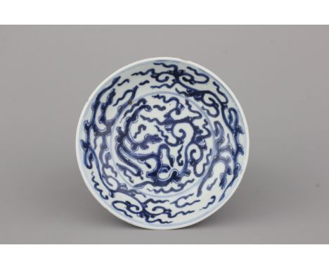 A Chinese porcelain blue and white saucer plate, Kangxi, ca. 1700 Dia: 15,5 cm